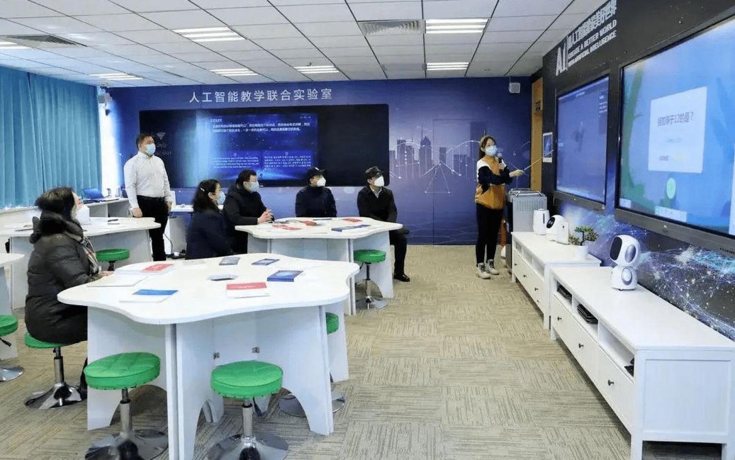 数字私有治理体；人工智能国际治理；数字人文主义；人工智能素养；教育包容；人机协作