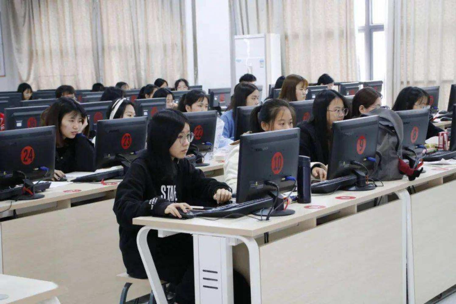 虚拟仿真、辅助教学、仿真教学、职业教育、虚拟仿真实习、职业院校、实习组织、实习管理、实习考核、安全职责、实训基地、虚拟仿真基地