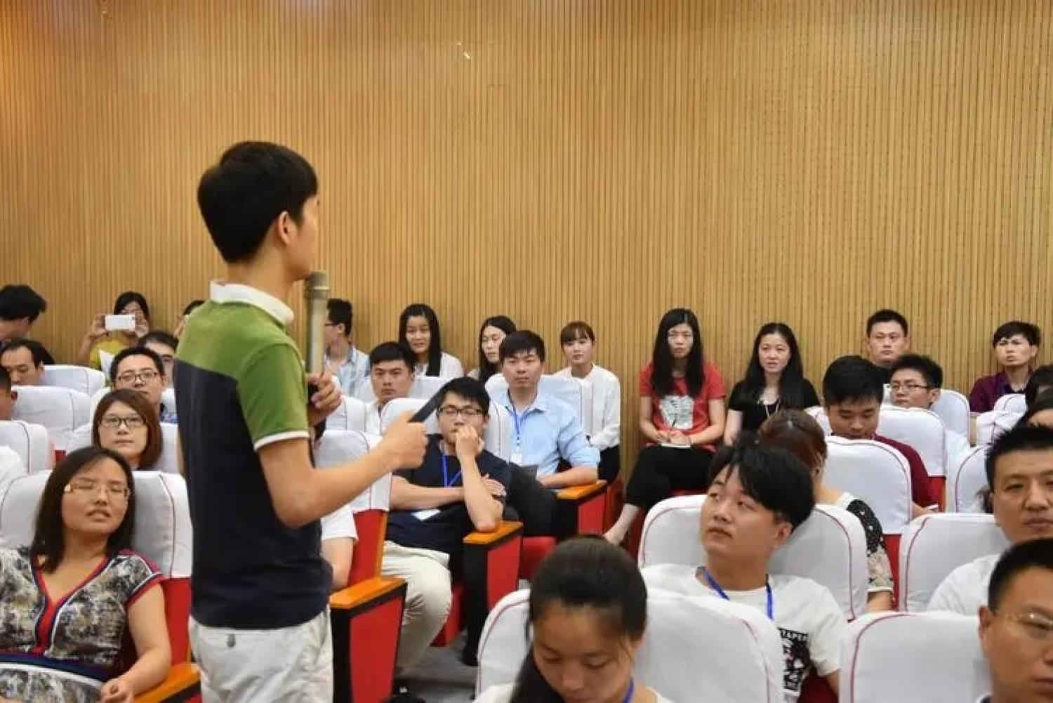 线上-线下互动教学  在线教学  传统教学  智慧教学  教学平台  课堂活动  课堂互动  