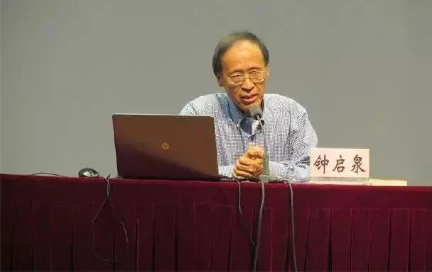 华东师范大学终身教授、博士生导师、华东师范大学课程与教学研究所名誉所长。