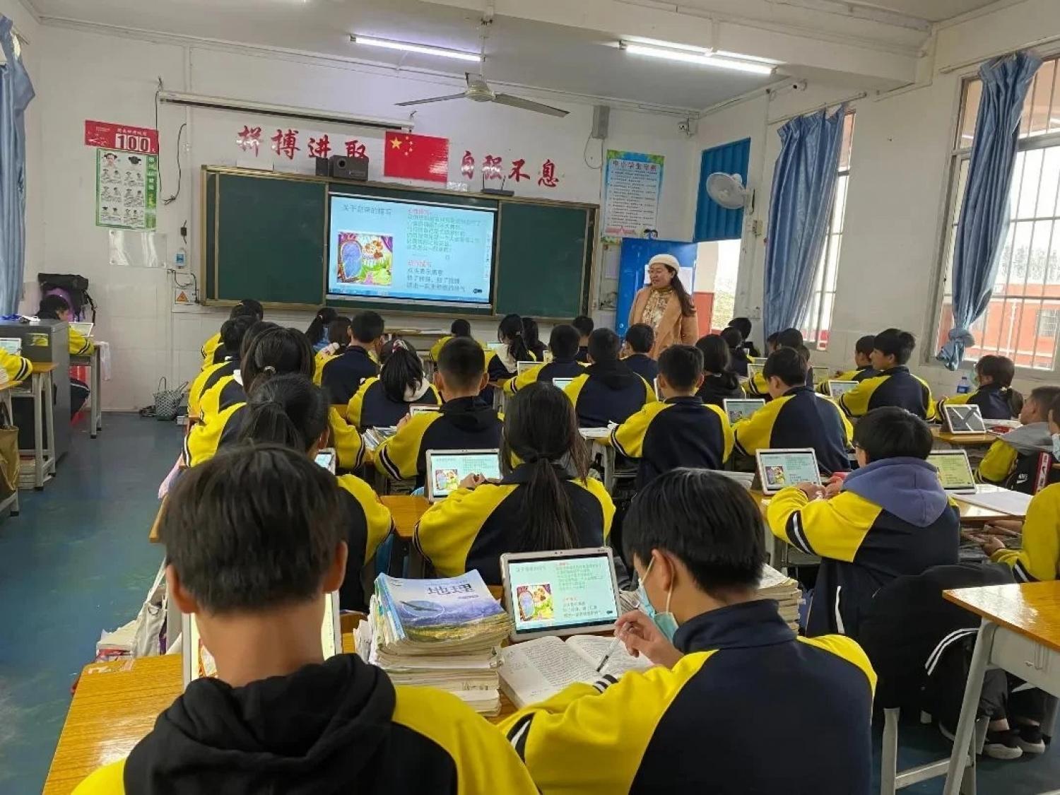 用平板上课?南宁这所学校打造智慧新课堂!