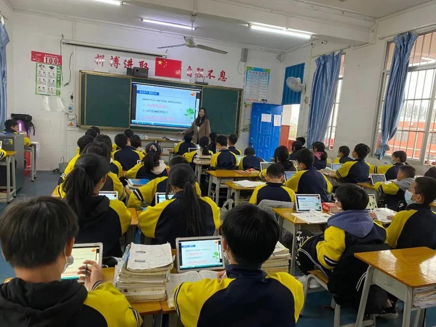 用平板上课？南宁这所学校打造智慧新课堂！